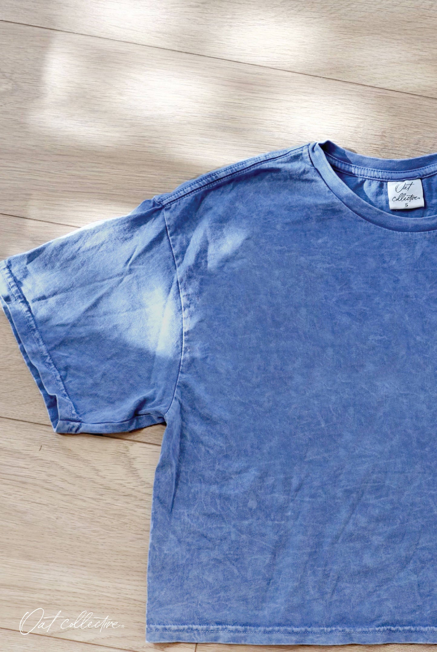 SMALL TOWN USA Cropped Mineral Graphic Top