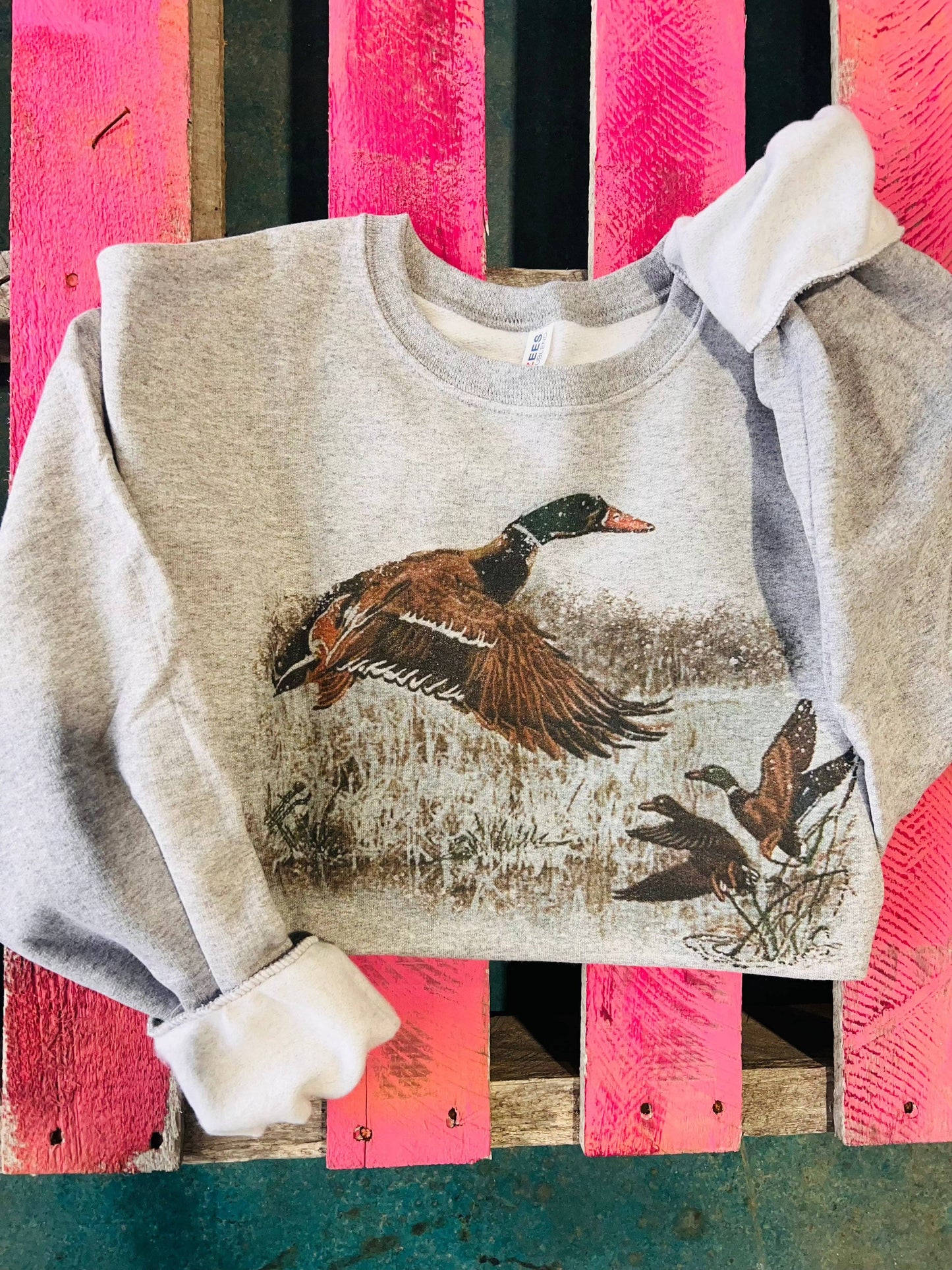 Retro Duck Scene - Gildan